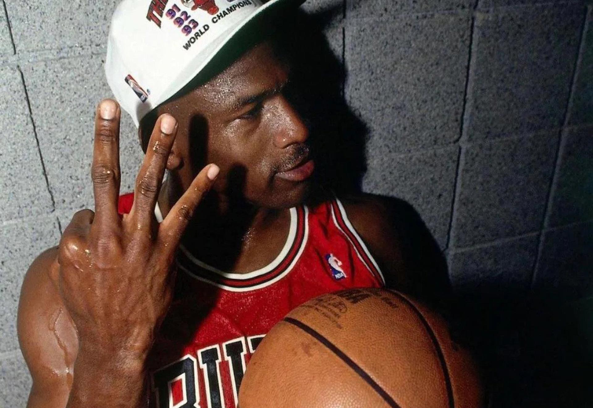 michael jordan holding up three fingers